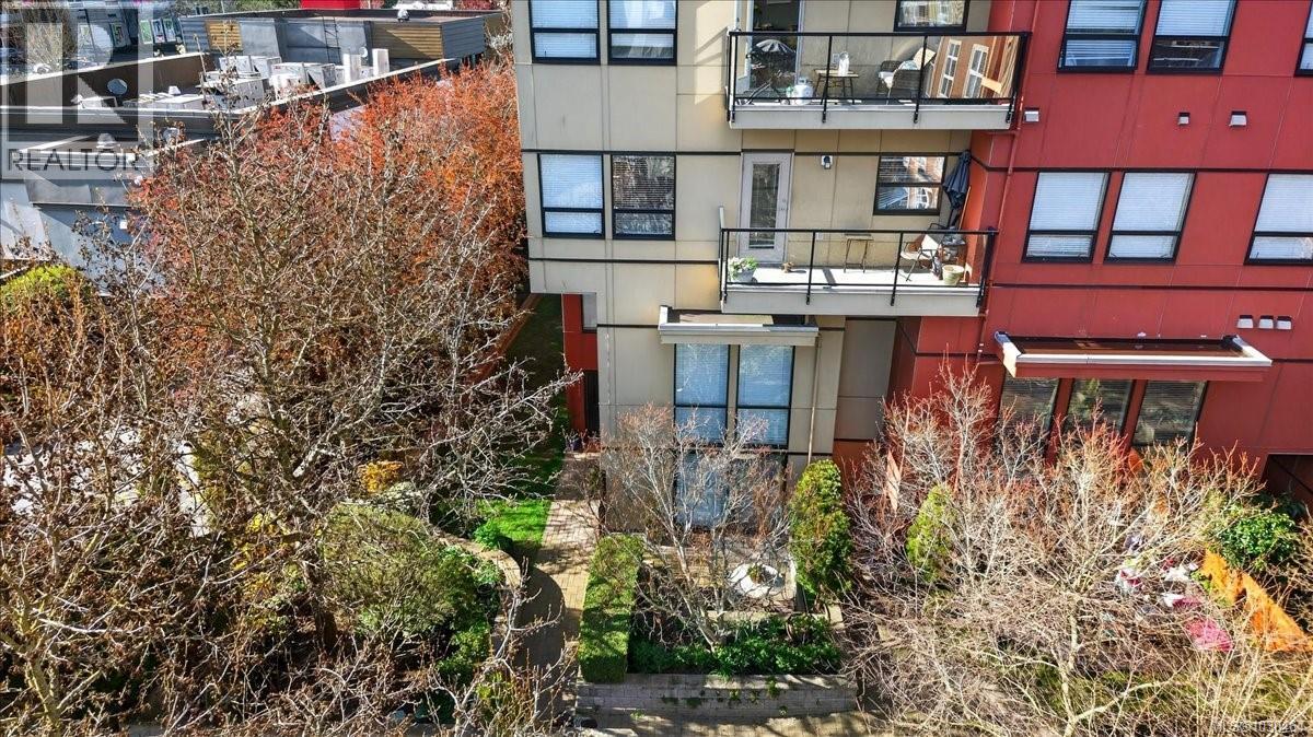 #111 880 Short St - 33