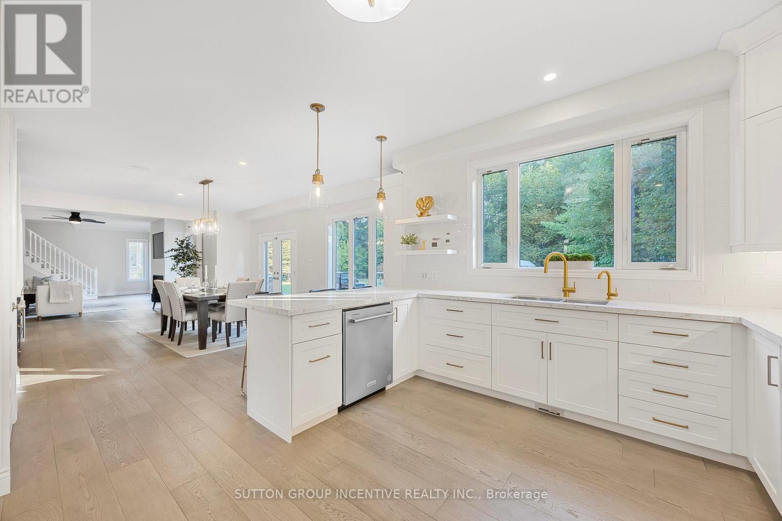 38 LILAC LANE - 15