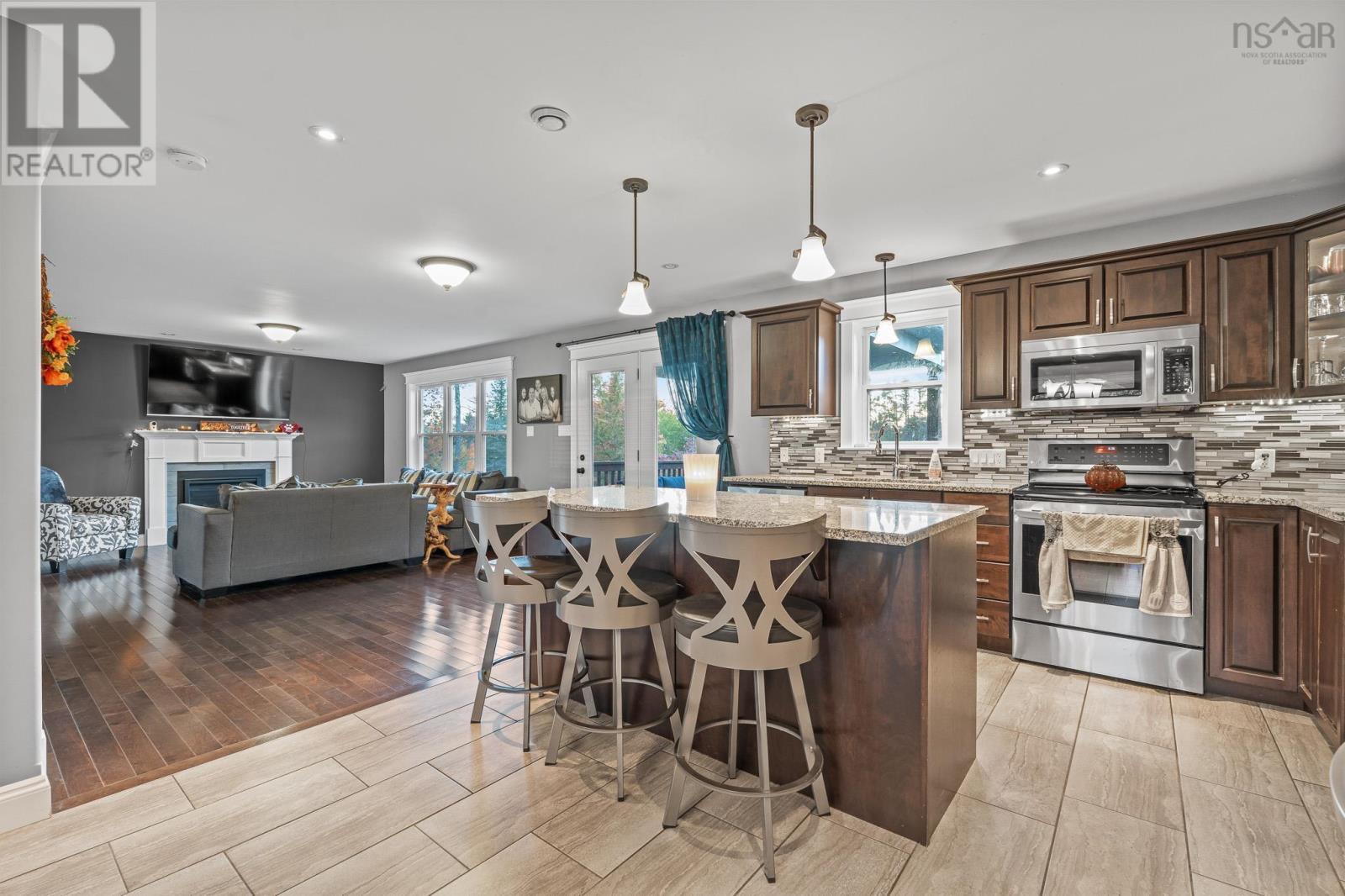 196 Confederation Avenue - 10