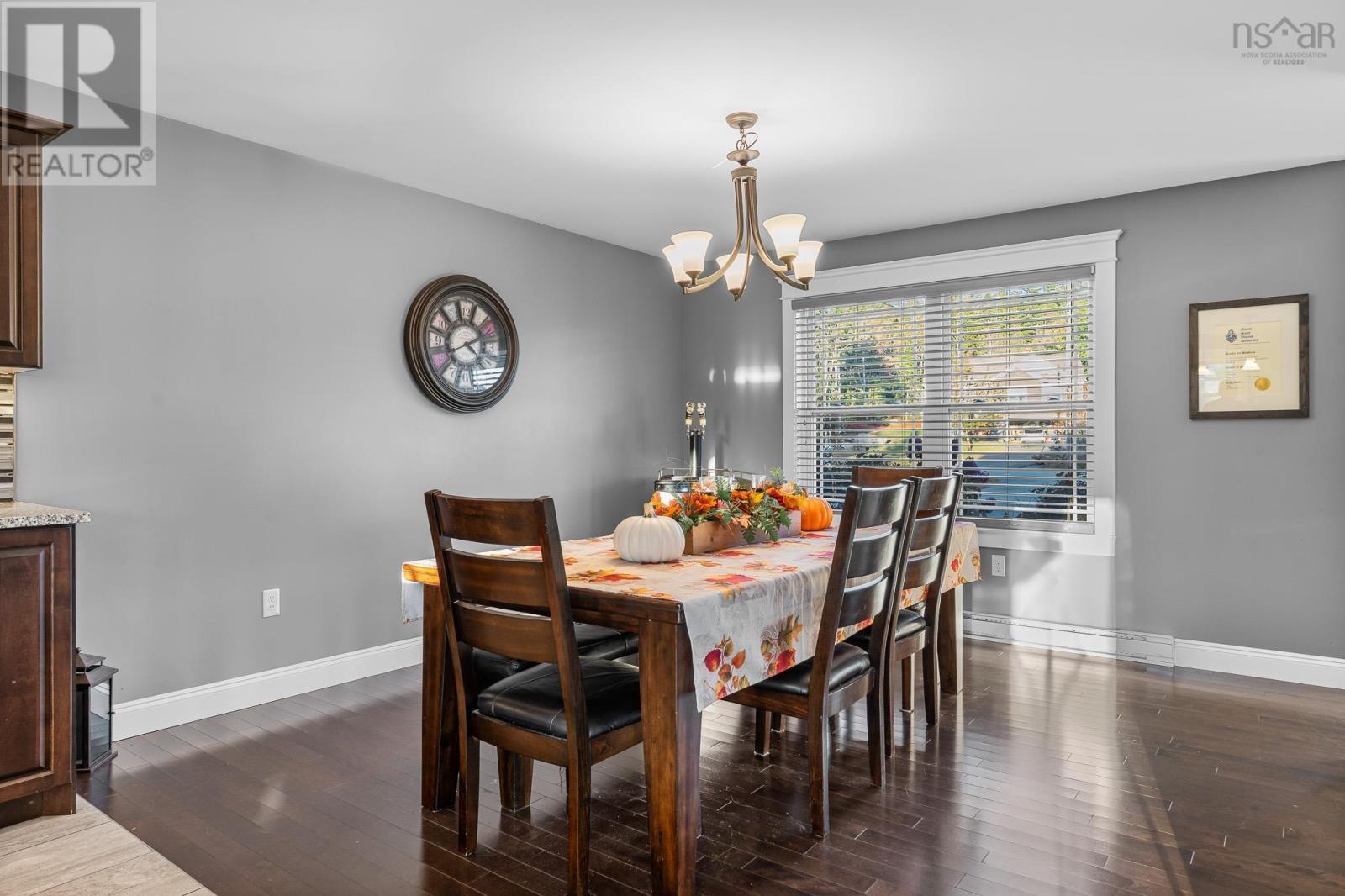 196 Confederation Avenue - 11