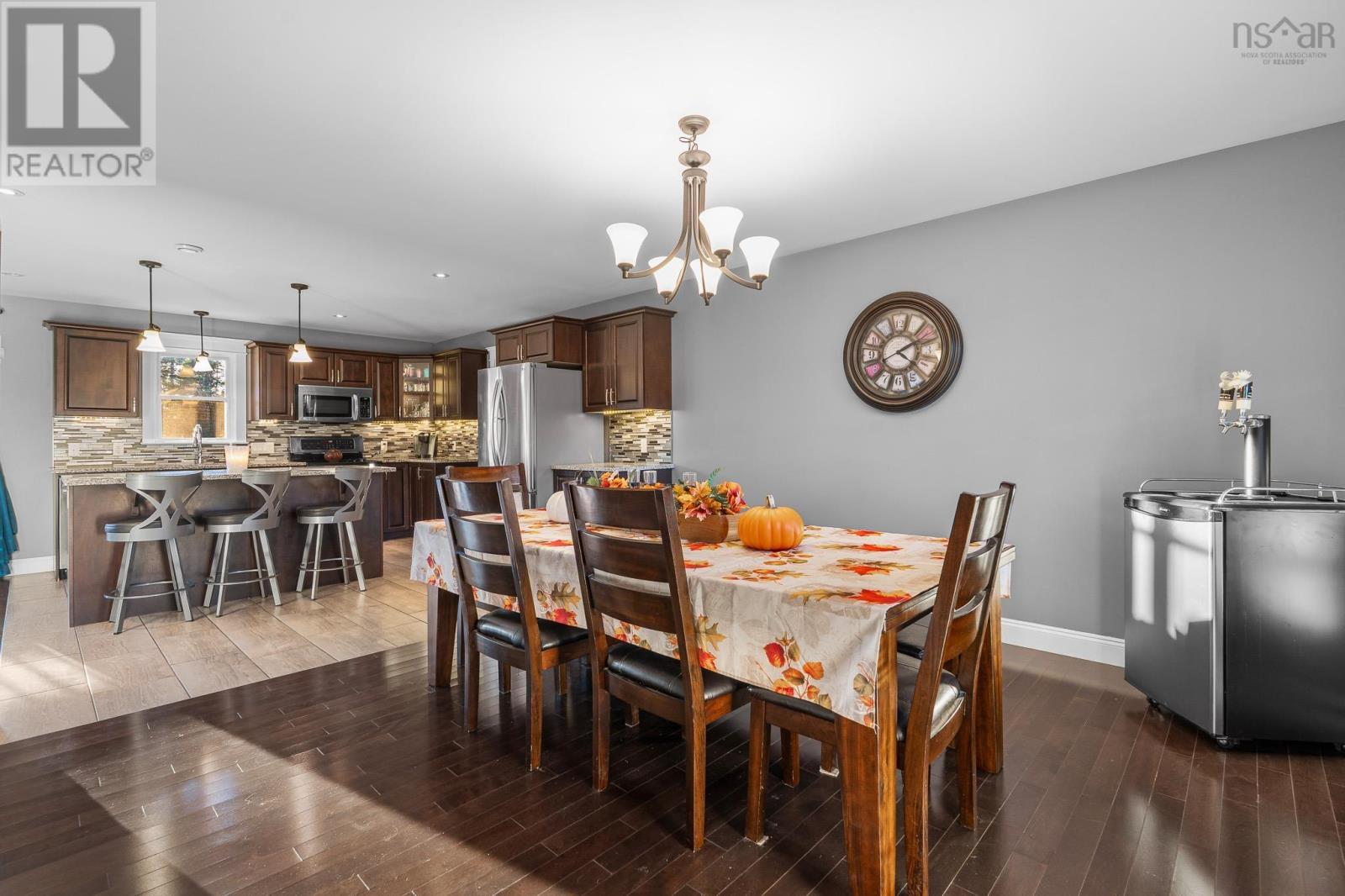 196 Confederation Avenue - 12