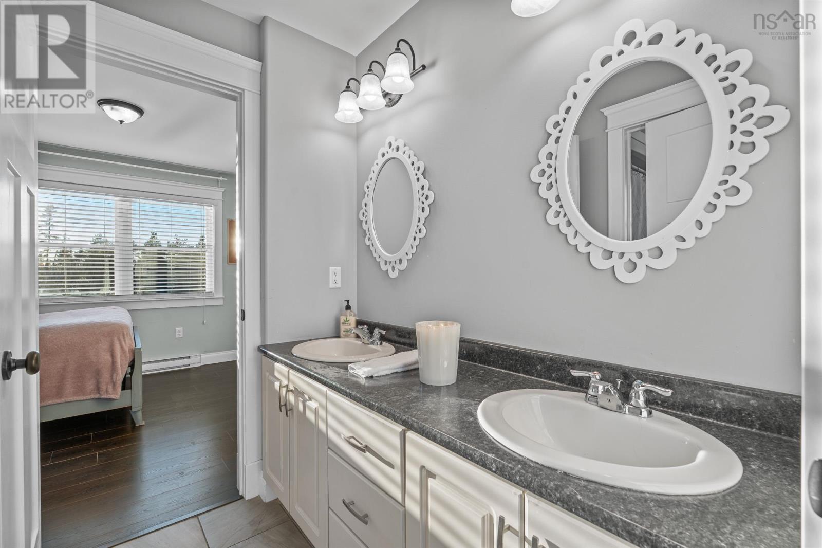 196 Confederation Avenue - 26