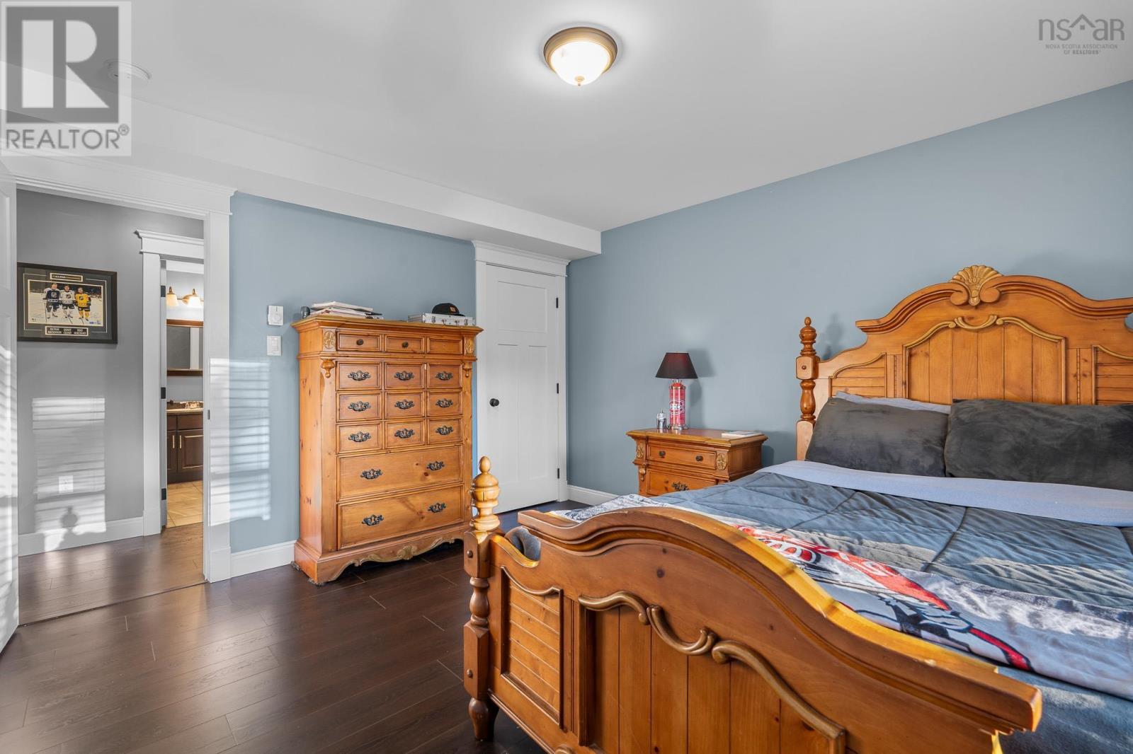 196 Confederation Avenue - 37