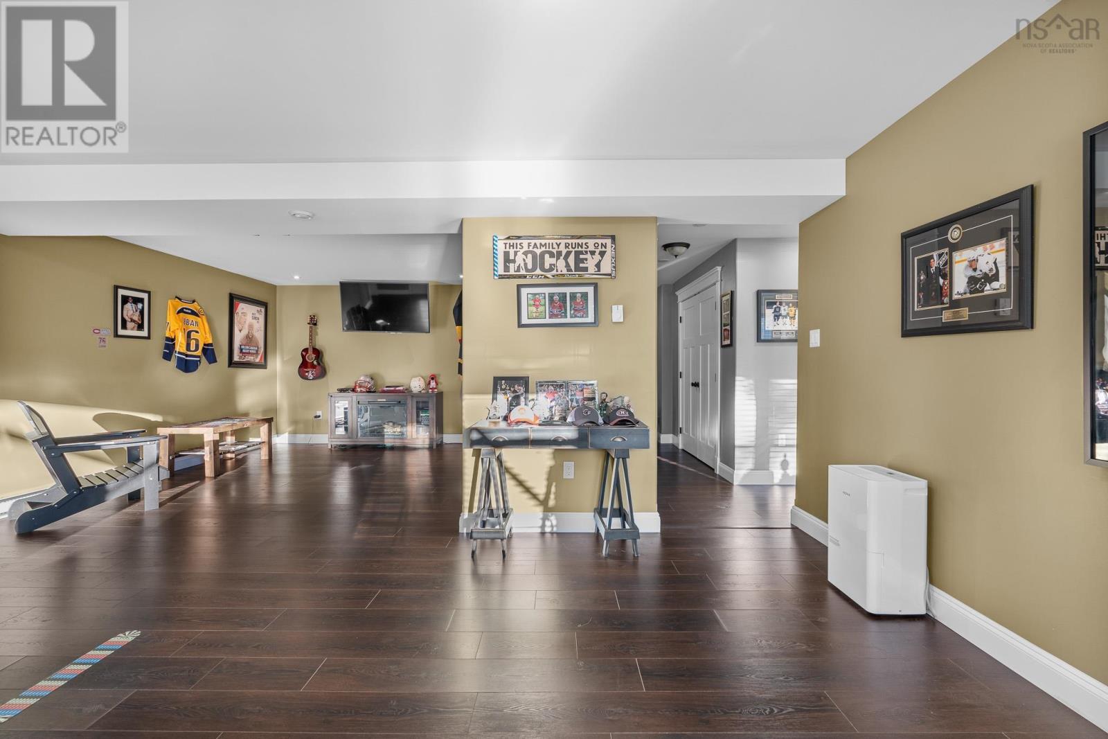 196 Confederation Avenue - 32