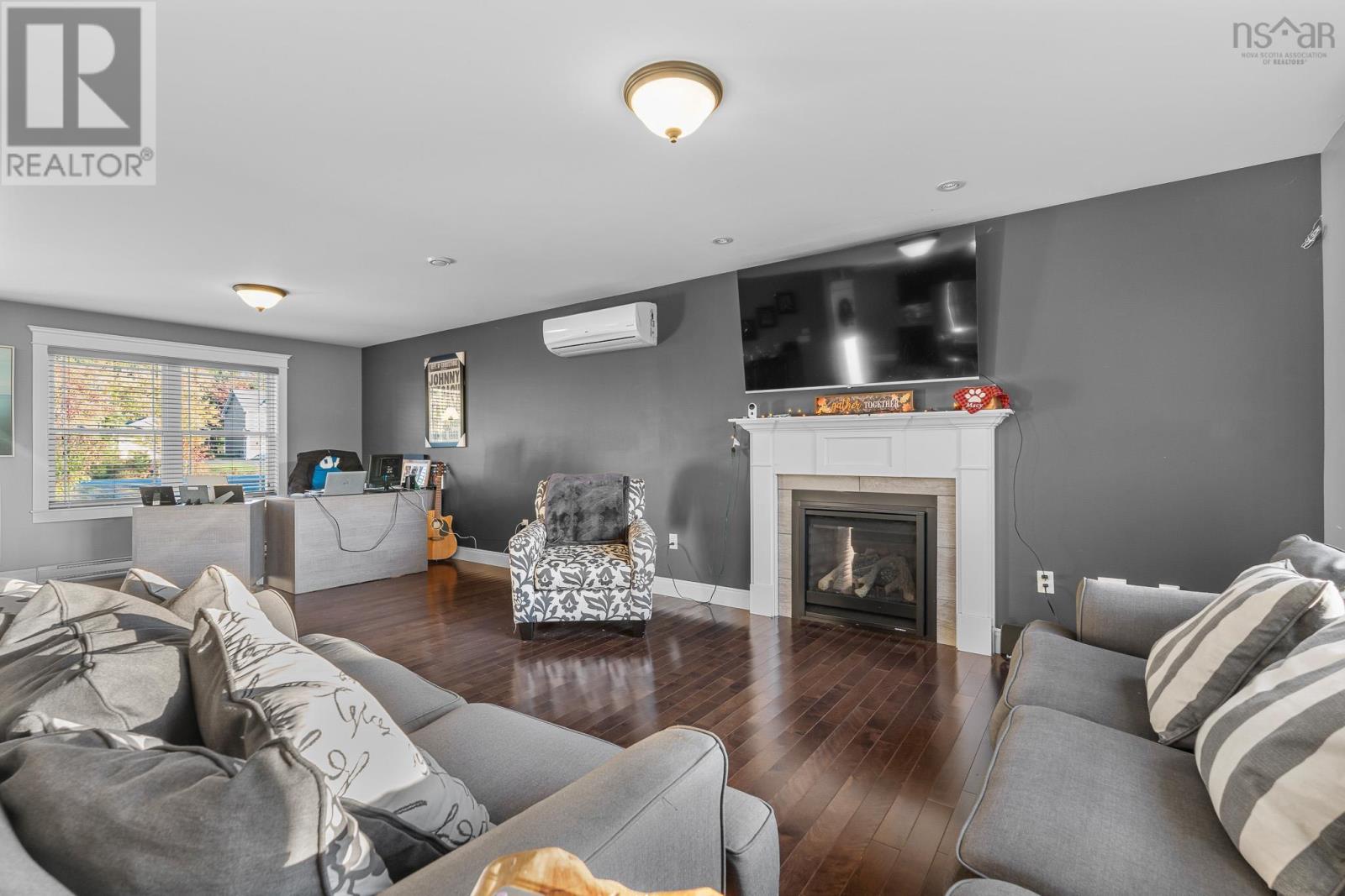 196 Confederation Avenue - 4