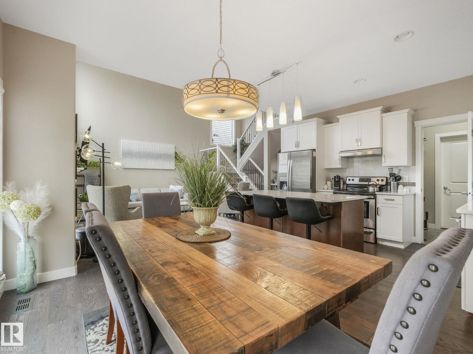 15835 10 AV SW, Edmonton