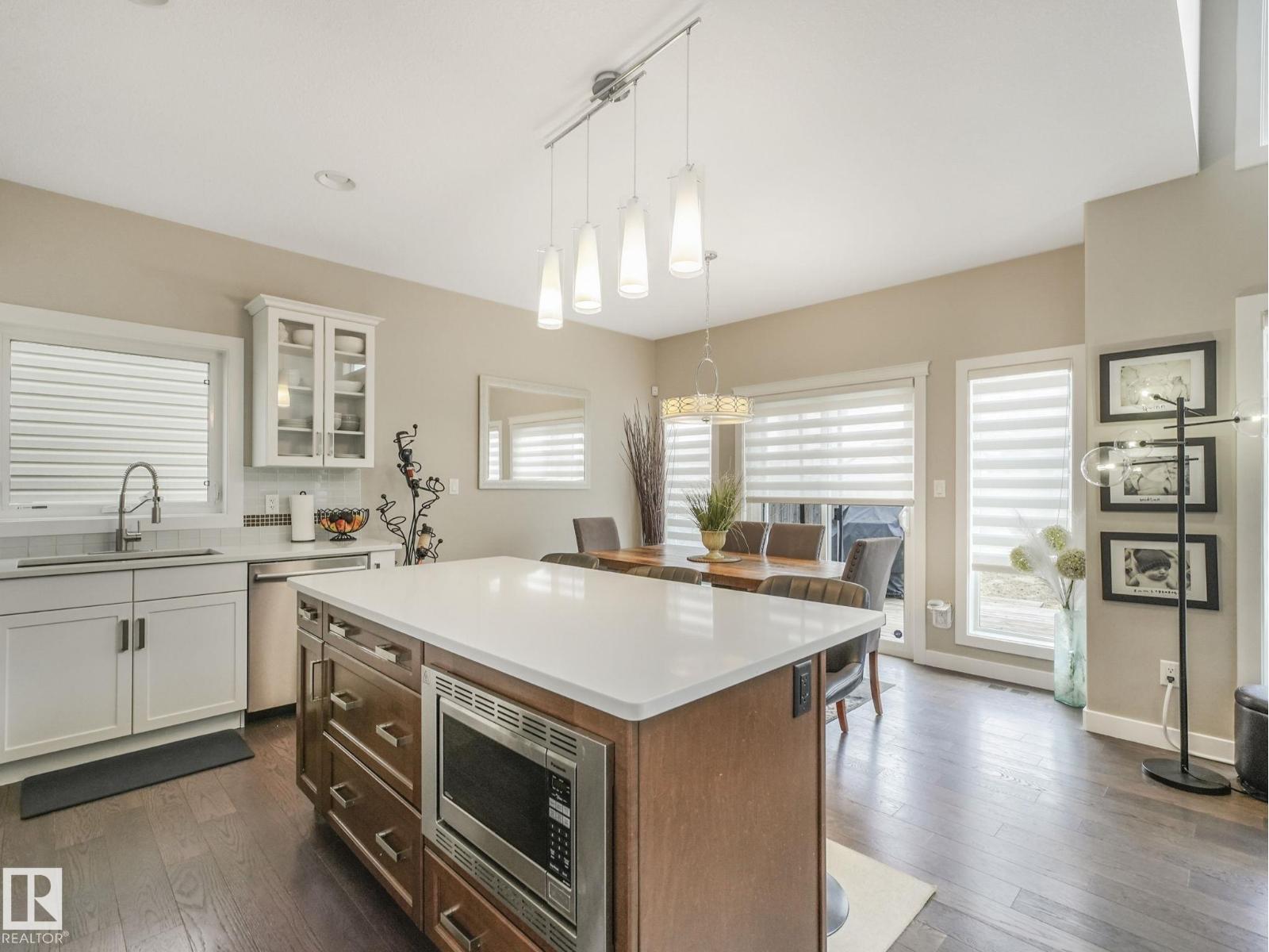 15835 10 AV SW, Edmonton