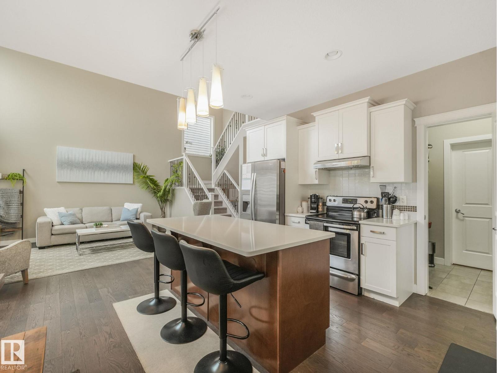 15835 10 AV SW, Edmonton