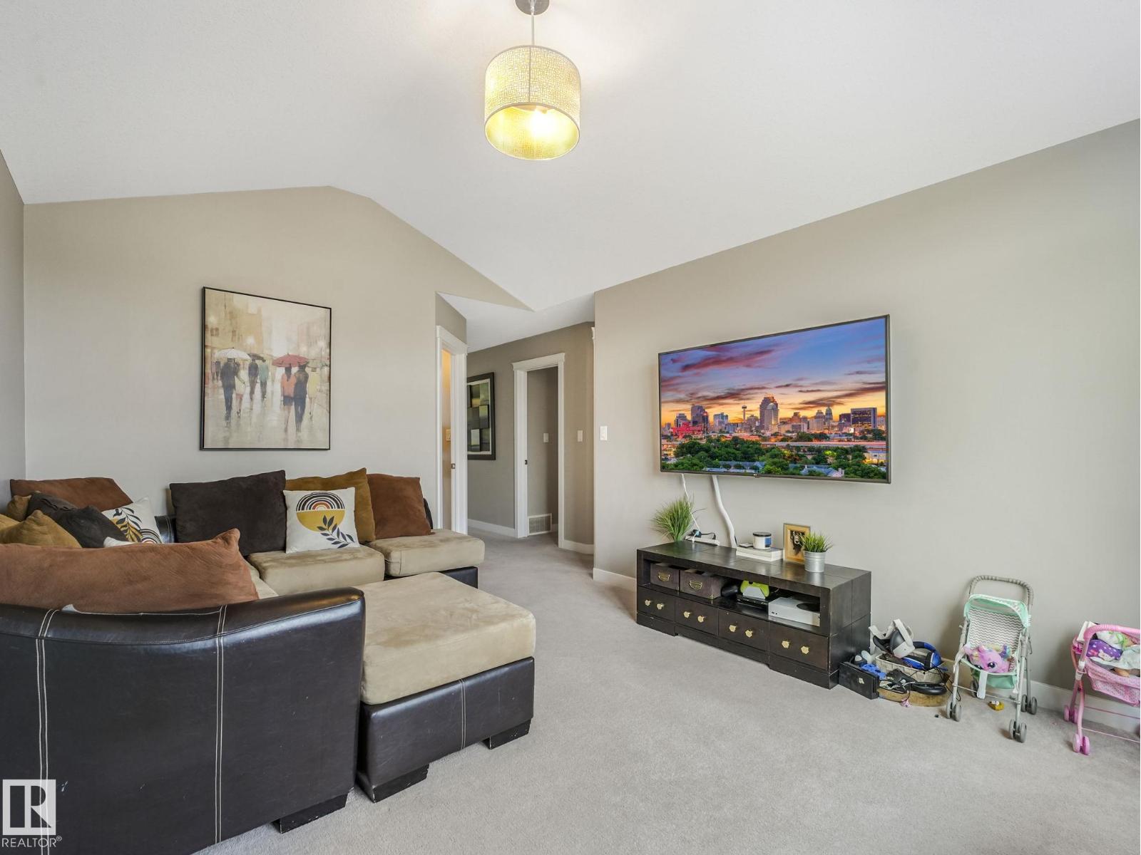 15835 10 AV SW, Edmonton