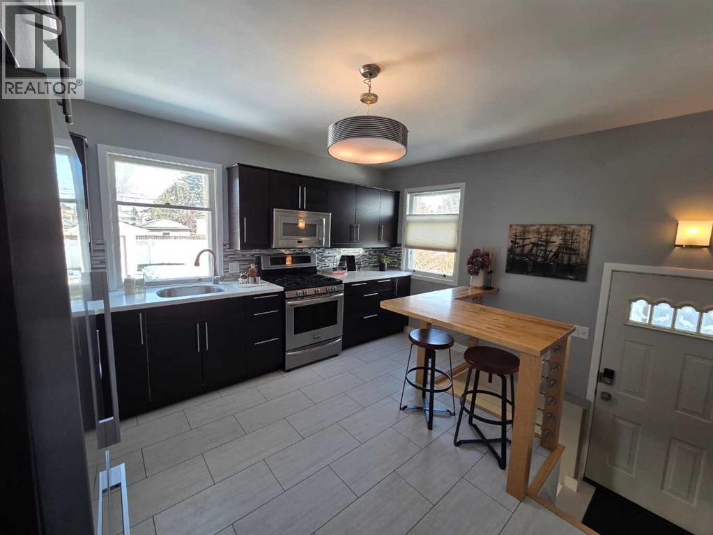 Single Family House Bungalow for Sale in   Avenue NE Winston Heights/Mountview Calgary 