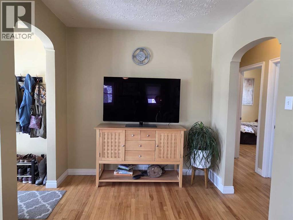 Single Family House Bungalow for Sale in   Avenue NE Winston Heights/Mountview Calgary 