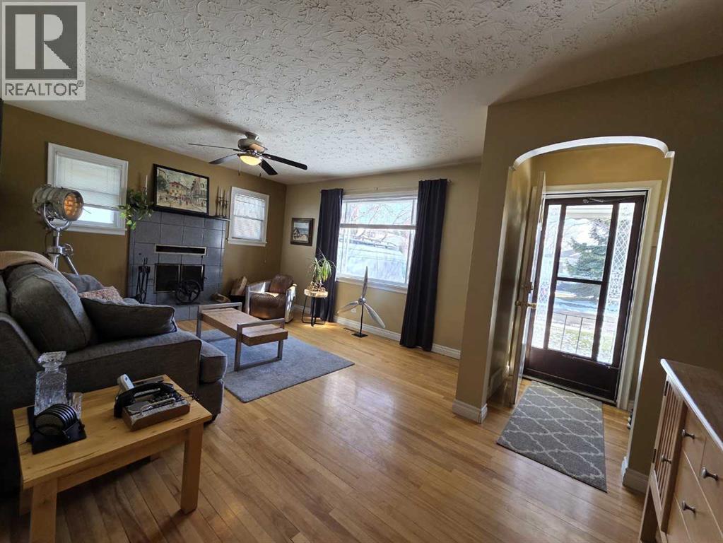 Single Family House Bungalow for Sale in   Avenue NE Winston Heights/Mountview Calgary 