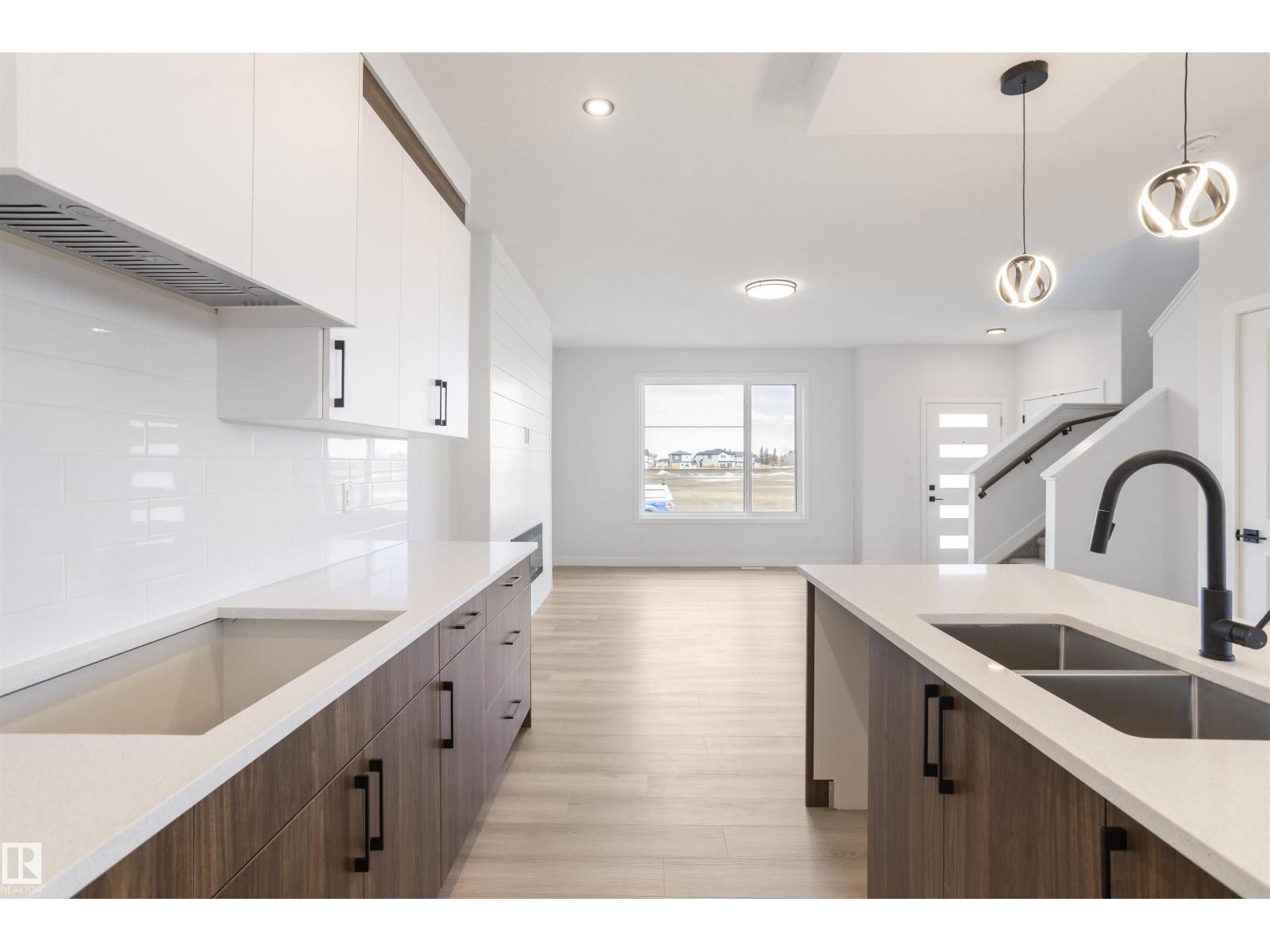 258 Black stone DR, Leduc