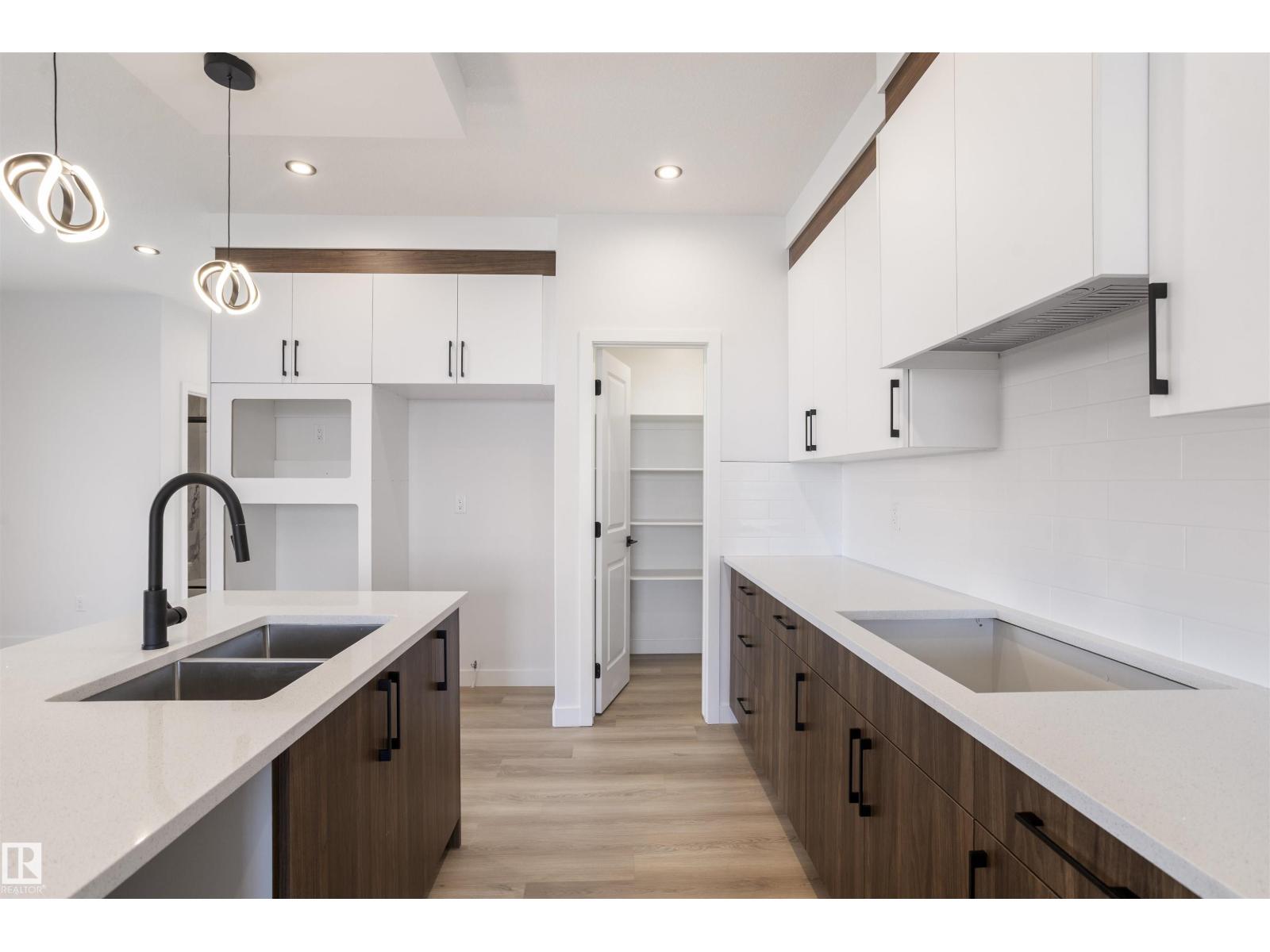 258 Black stone DR, Leduc