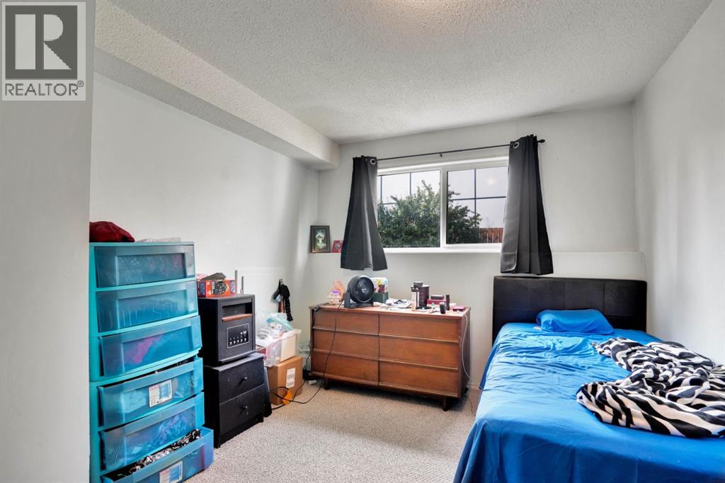 Single Family House Bi-level for Sale in   Huntsville Crescent NW Huntington Hills Calgary 