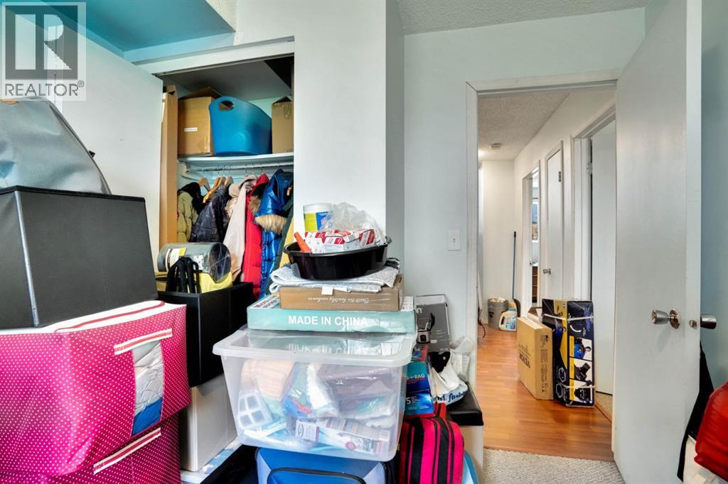 Single Family House Bi-level for Sale in   Huntsville Crescent NW Huntington Hills Calgary 