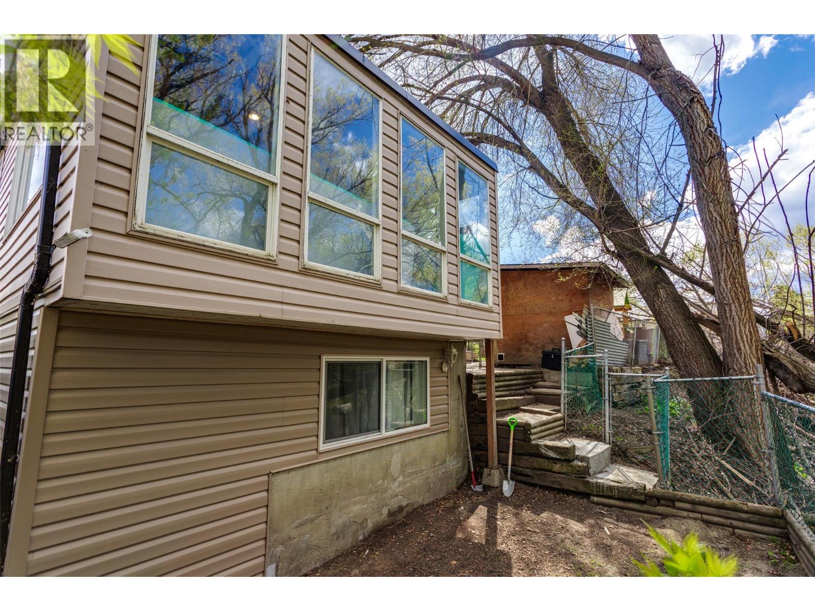  4501 16 Avenue, Vernon