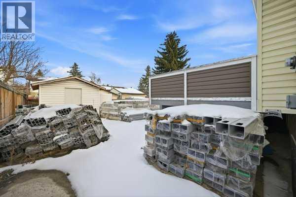 171 RUNDLEFIELD CRESCENT NE - 36