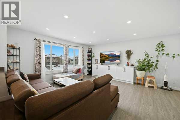 171 RUNDLEFIELD CRESCENT NE - 5