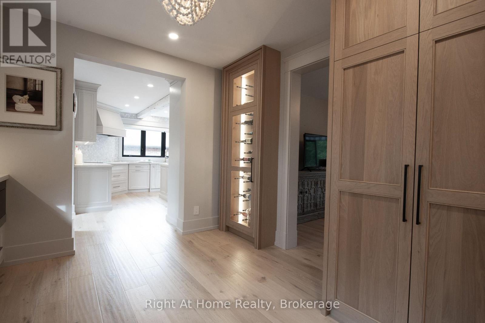 139 ALLAN STREET — photo 12