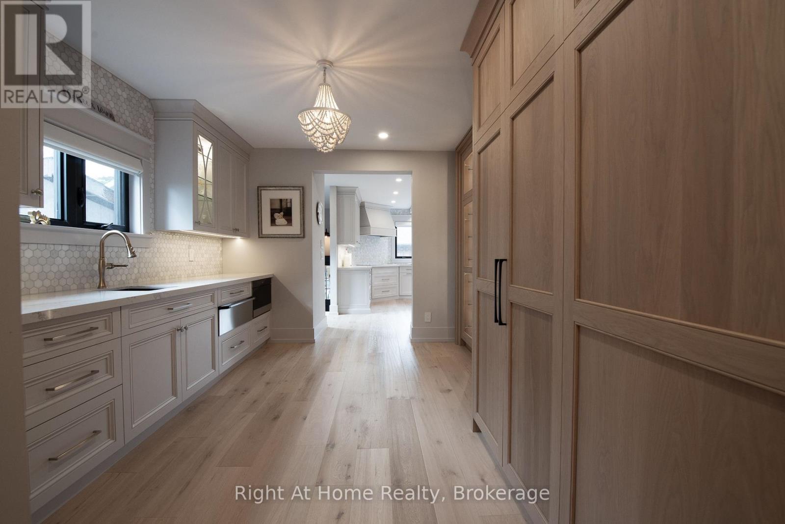 139 ALLAN STREET — photo 11