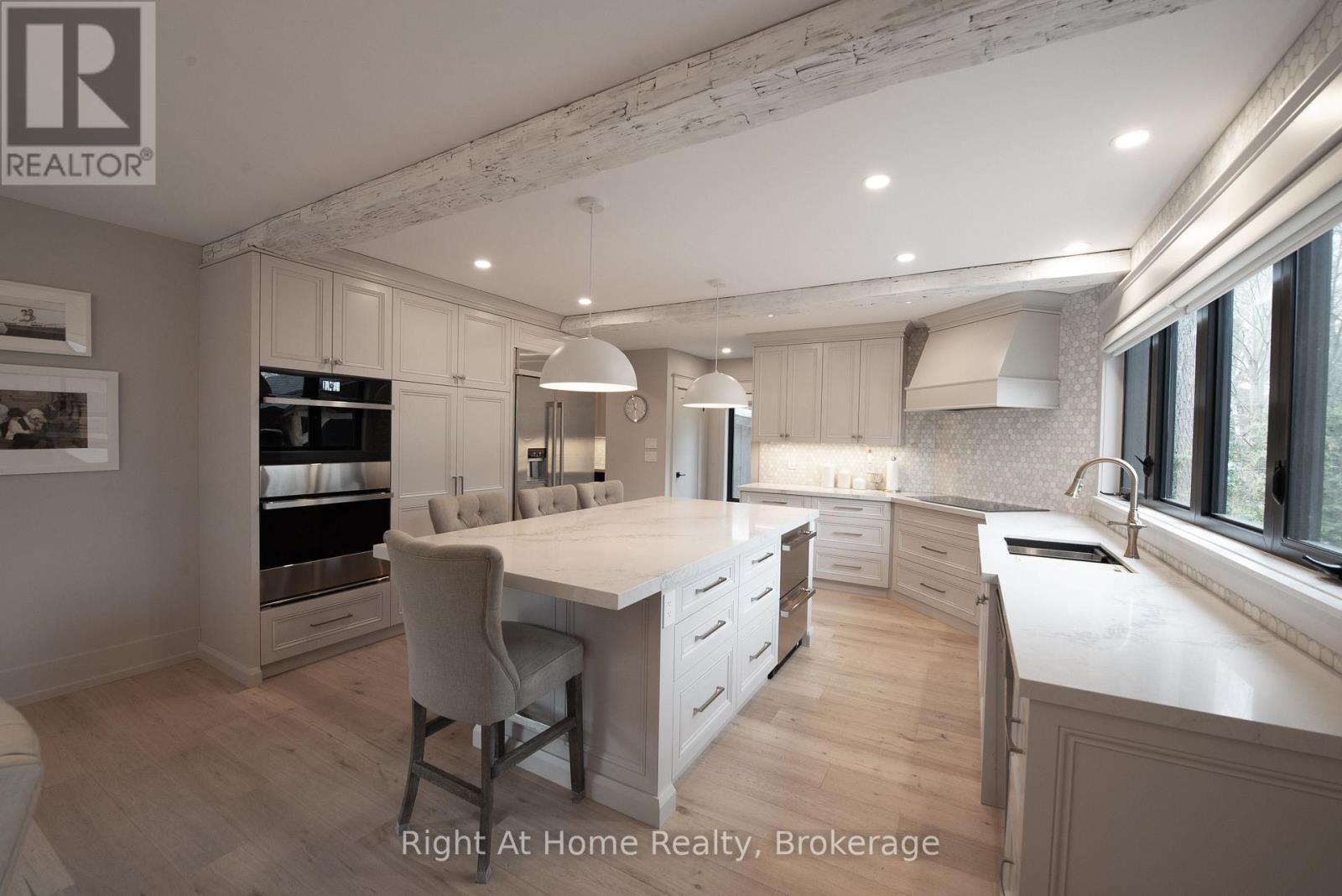 139 ALLAN STREET — photo 16