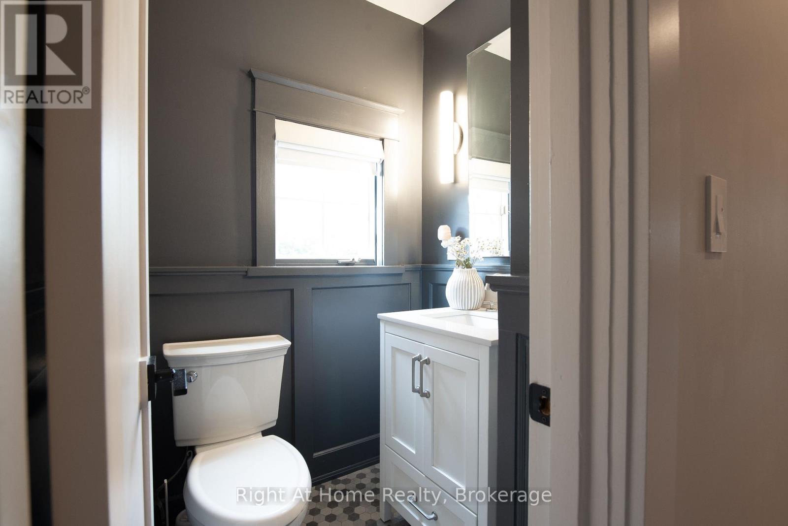 139 ALLAN STREET — photo 14