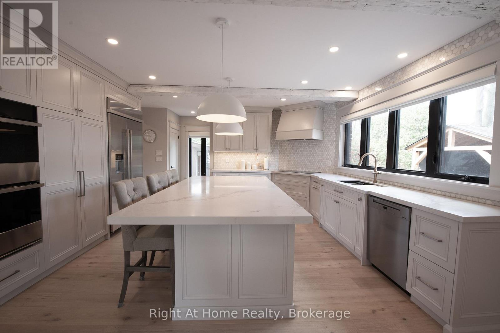 139 ALLAN STREET — photo 19