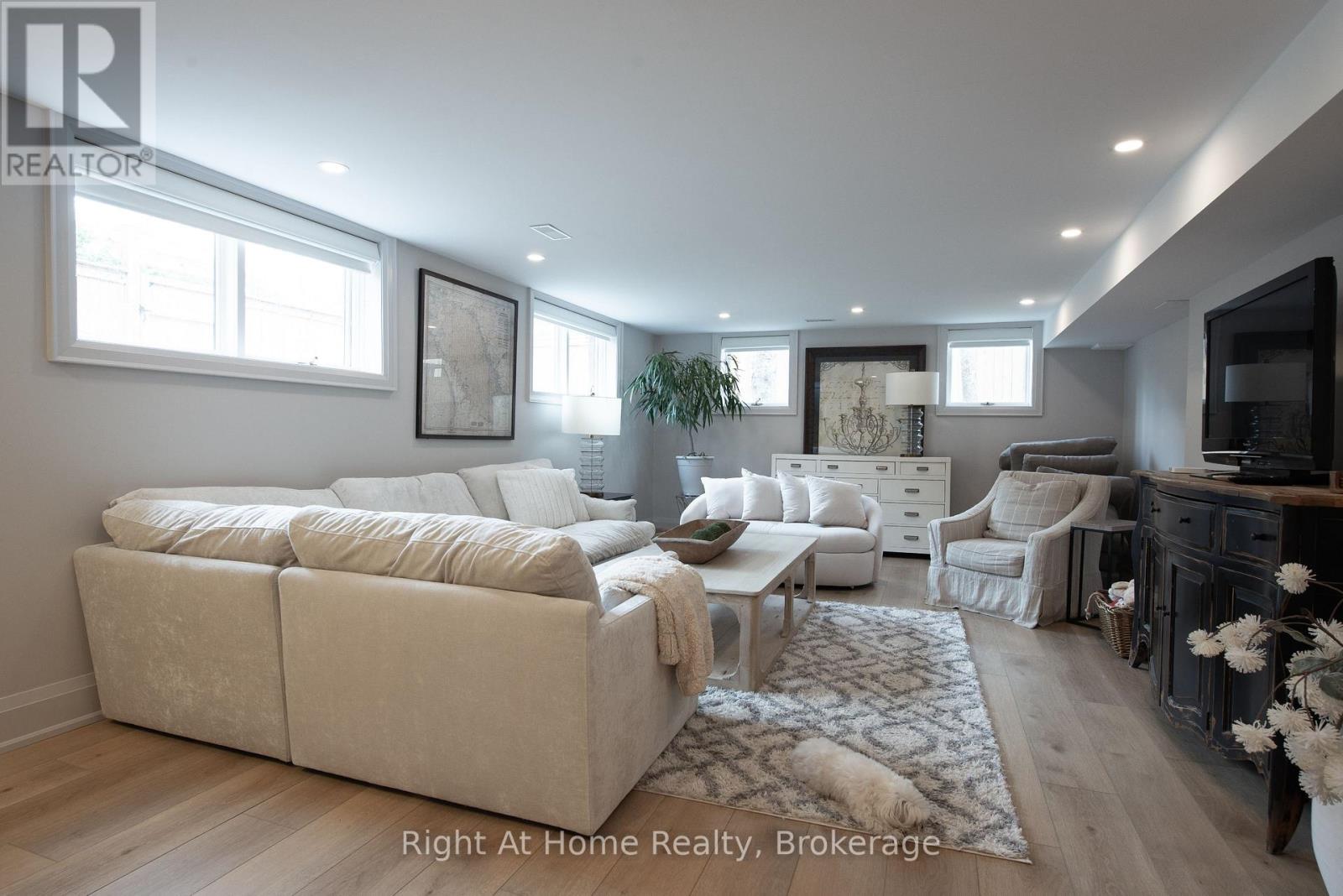 139 ALLAN STREET — photo 31