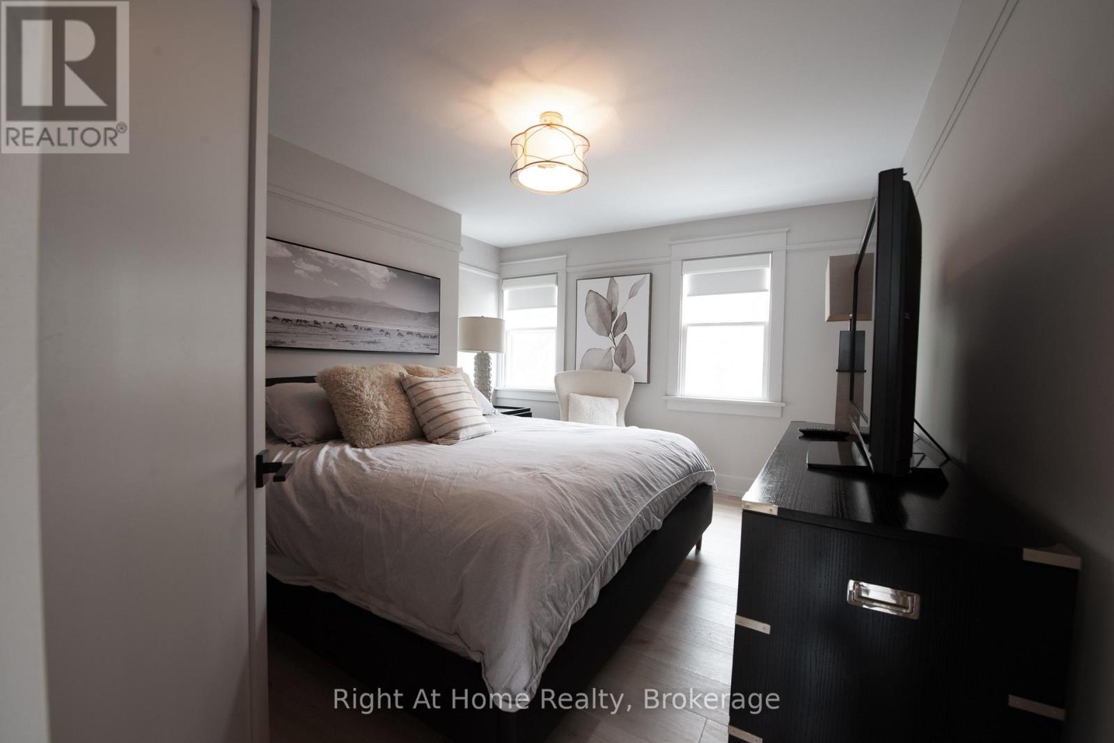 139 ALLAN STREET — photo 27