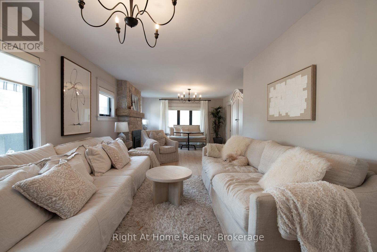 139 ALLAN STREET — photo 8