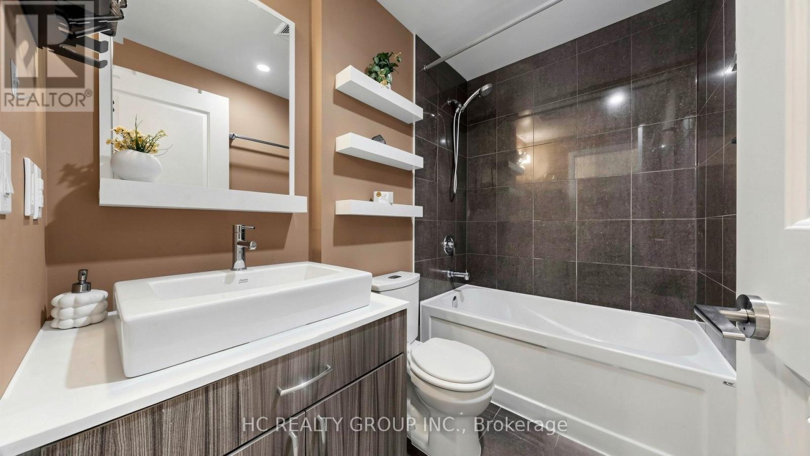 #907 9205 YONGE STREET - 16