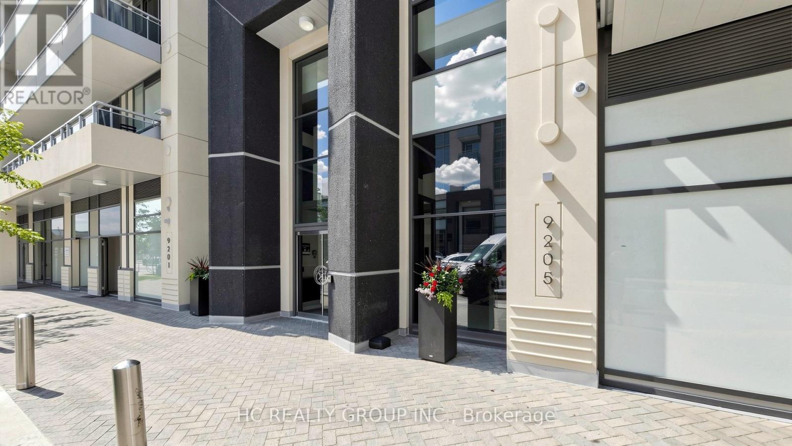 #907 9205 YONGE STREET - 2
