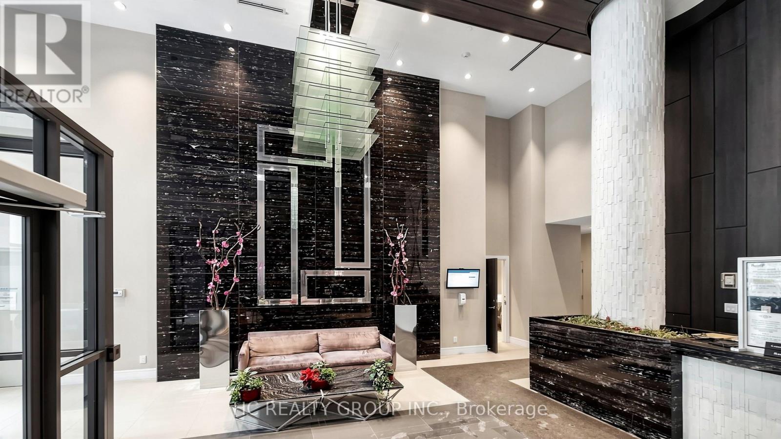 #907 9205 YONGE STREET - 4