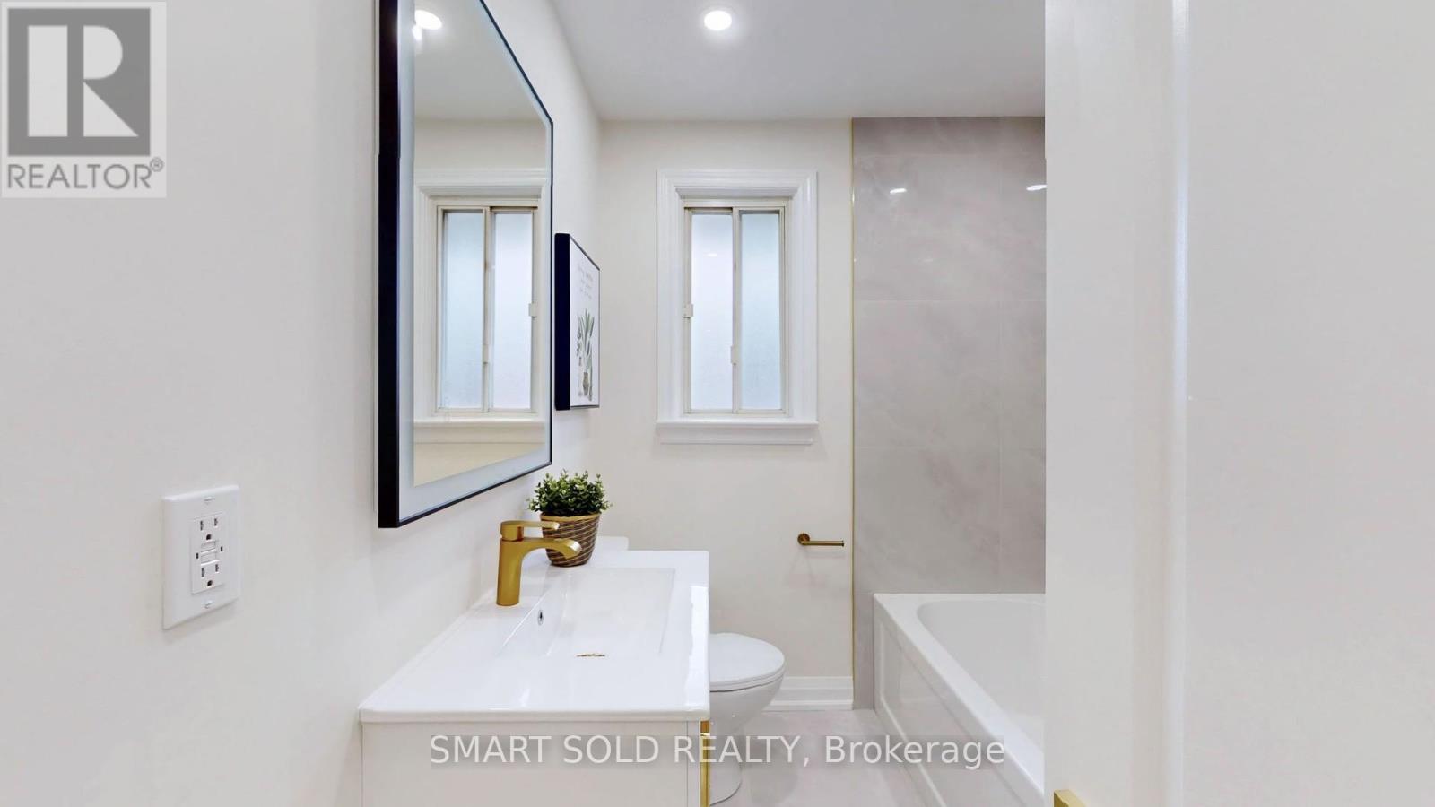 439 FERNLEIGH CIRCLE N - 20