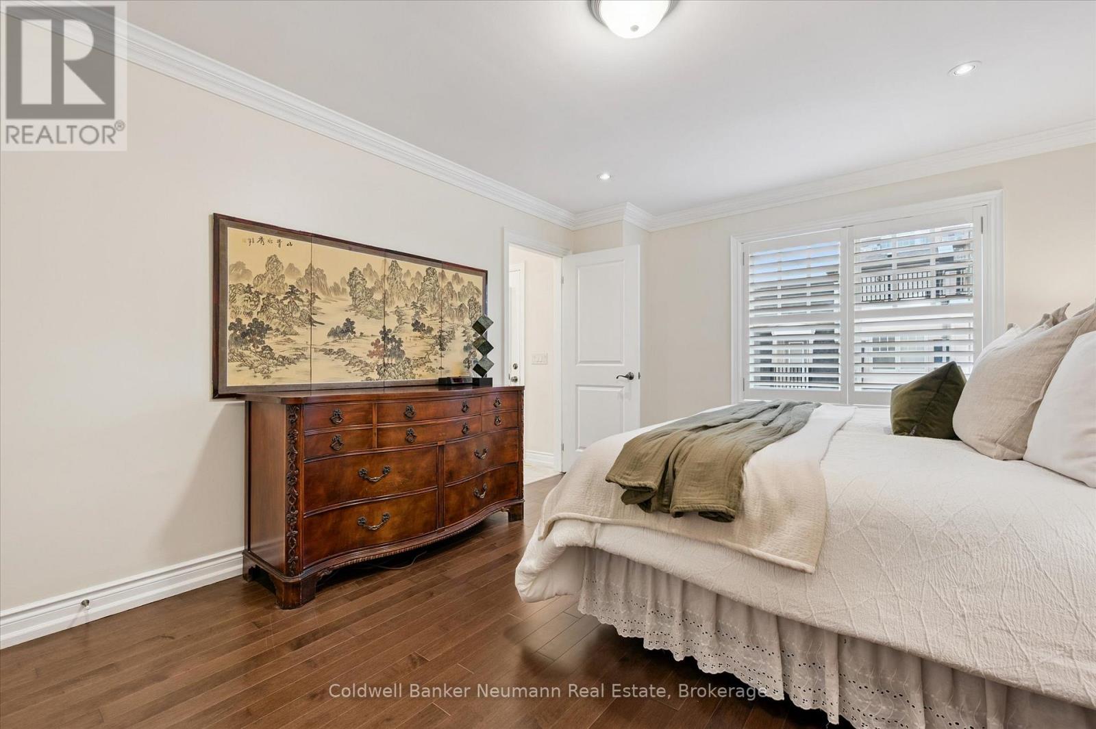 10 - 2061 MARIA STREET — photo 24