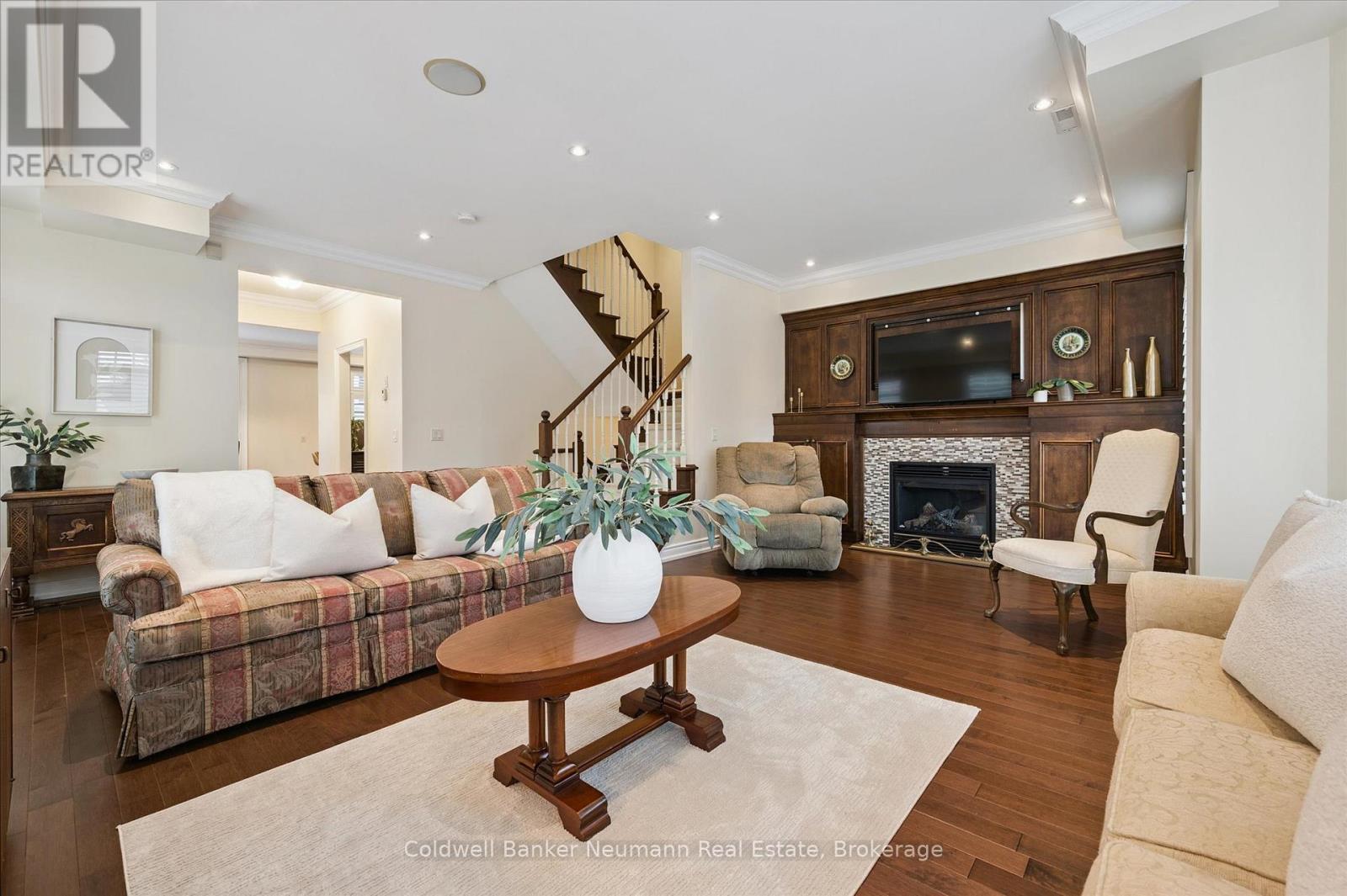 10 - 2061 MARIA STREET — photo 25