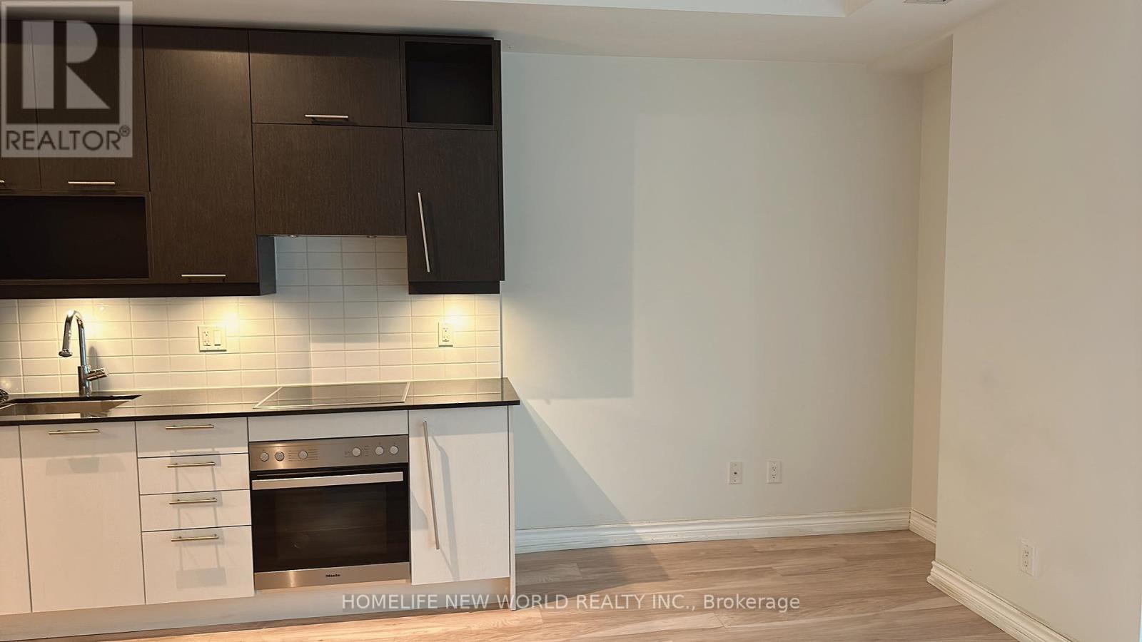 #402 30 NELSON STREET - 10