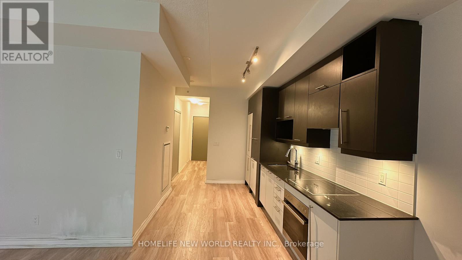 #402 30 NELSON STREET - 11