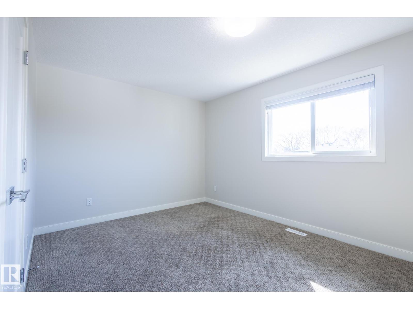 12212 124 ST NW, Edmonton