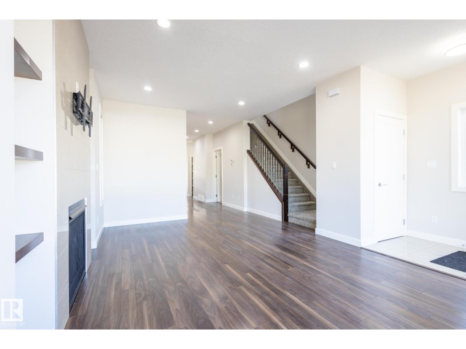 12212 124 ST NW, Edmonton