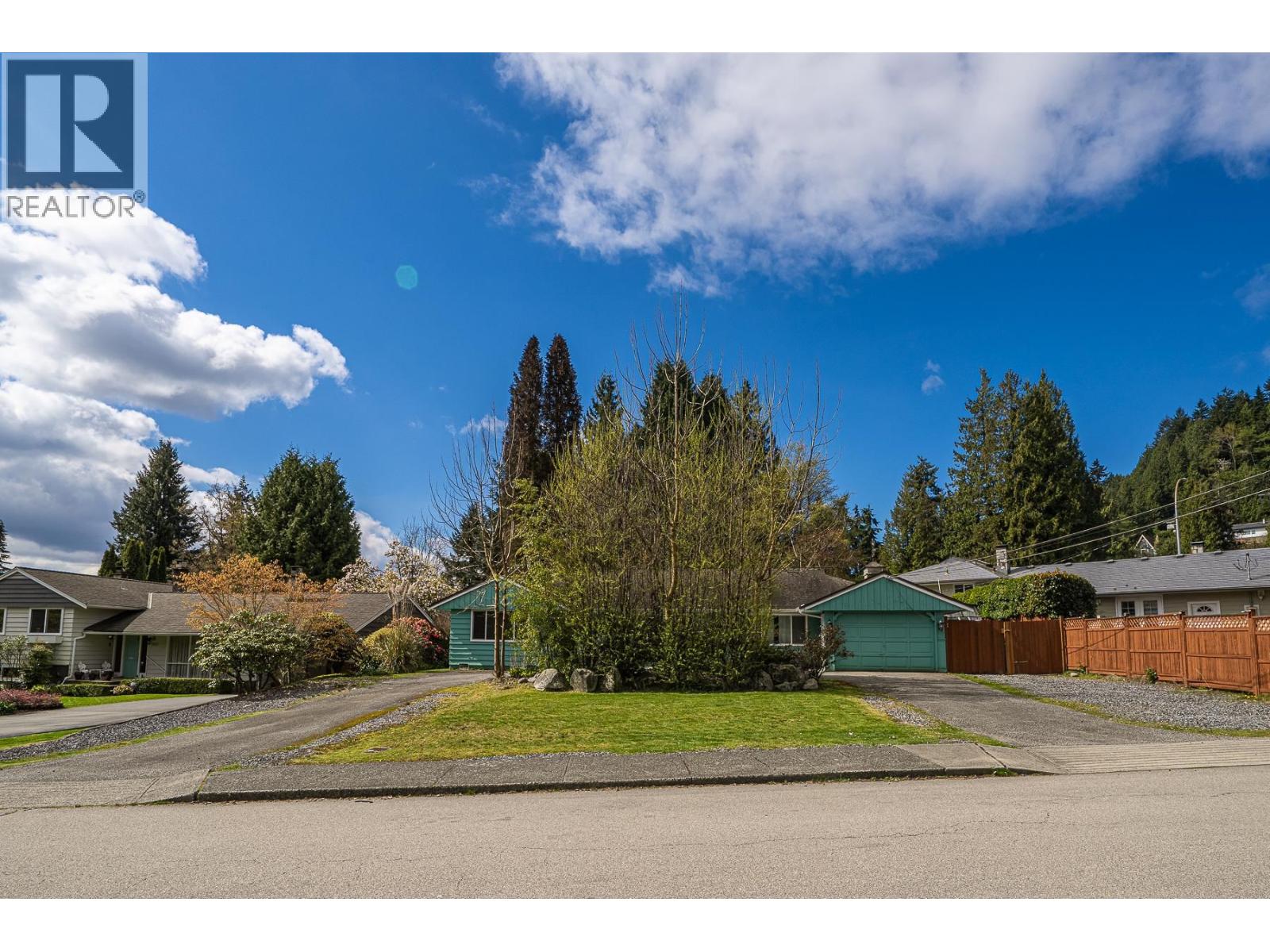 690 BURLEY DRIVE — photo 2