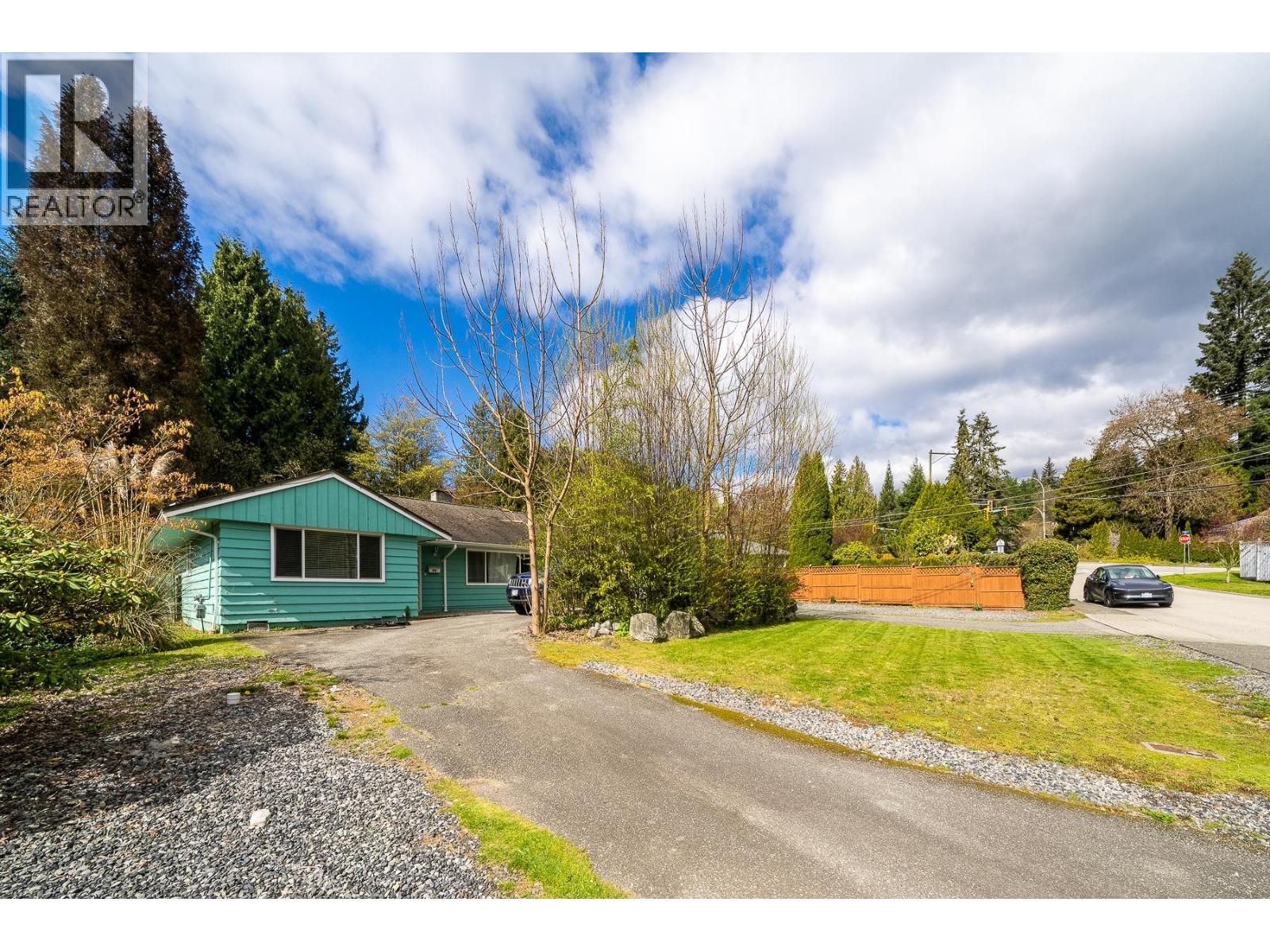 690 BURLEY DRIVE — photo 3