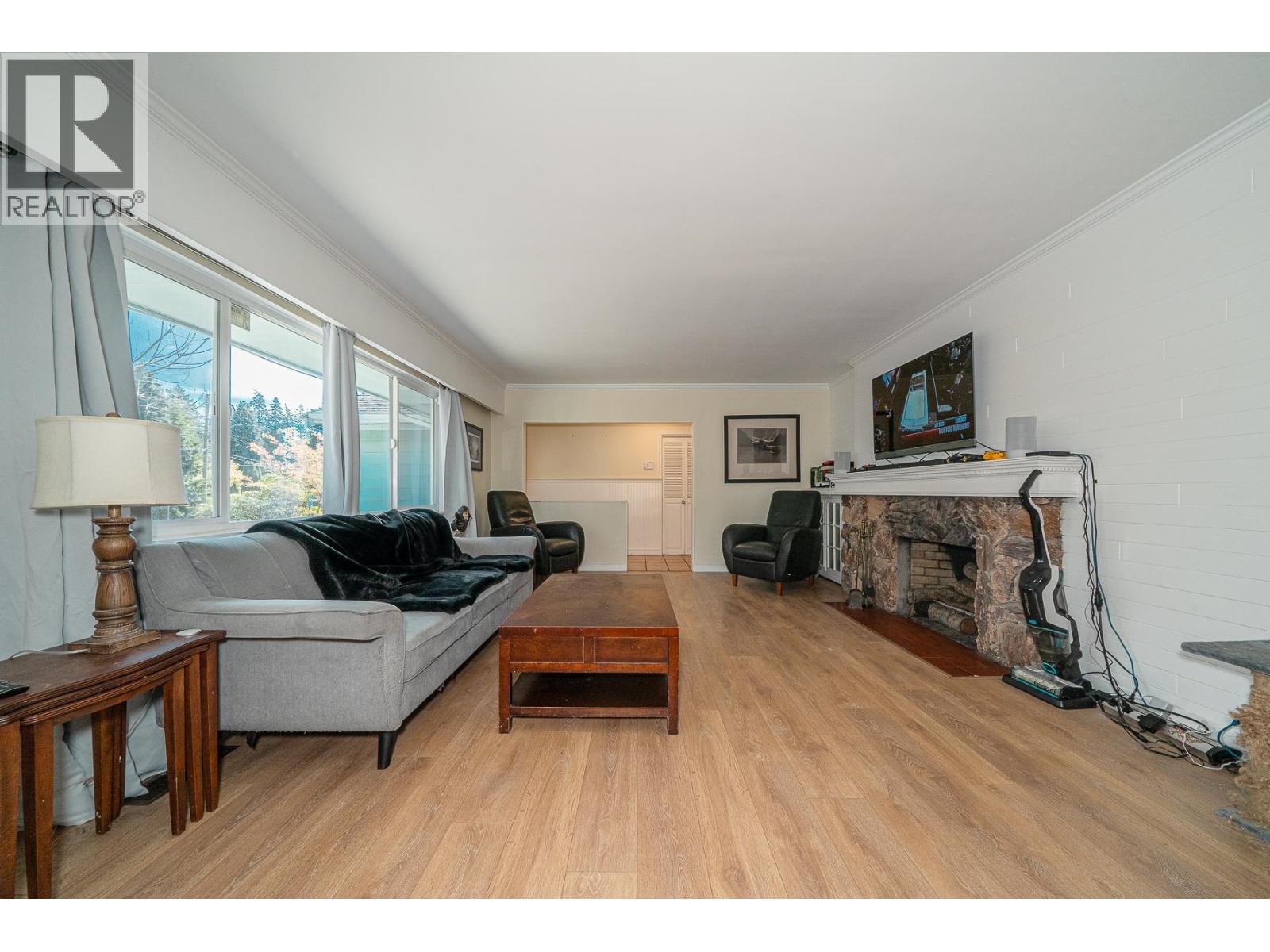 690 BURLEY DRIVE — photo 14