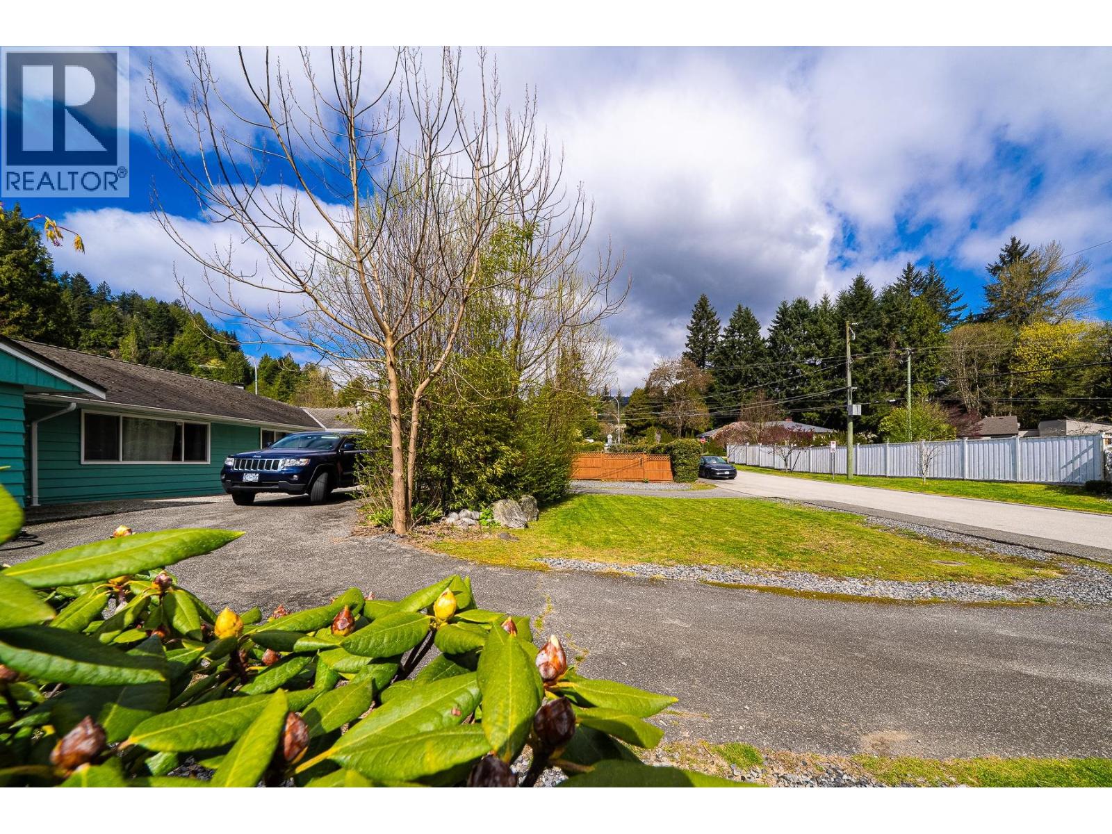690 BURLEY DRIVE — photo 4