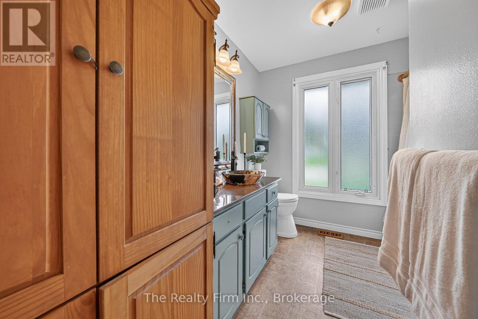 377 SPENCER STREET — photo 33