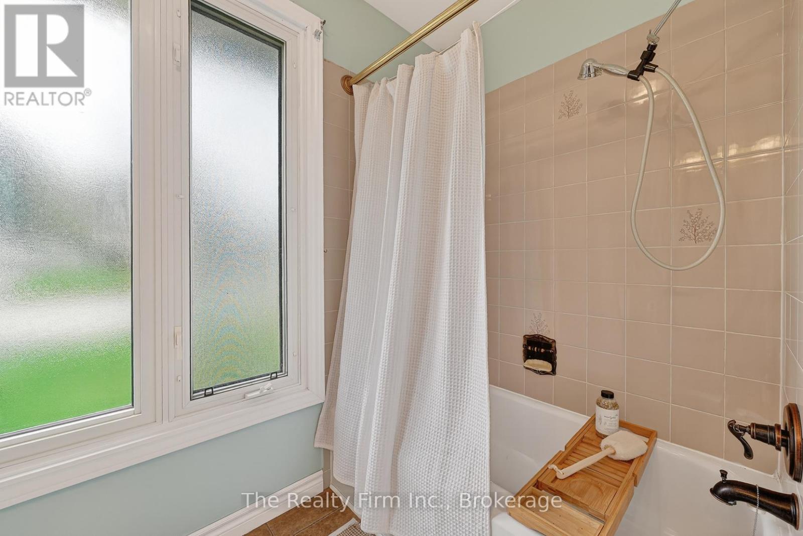 377 SPENCER STREET — photo 35
