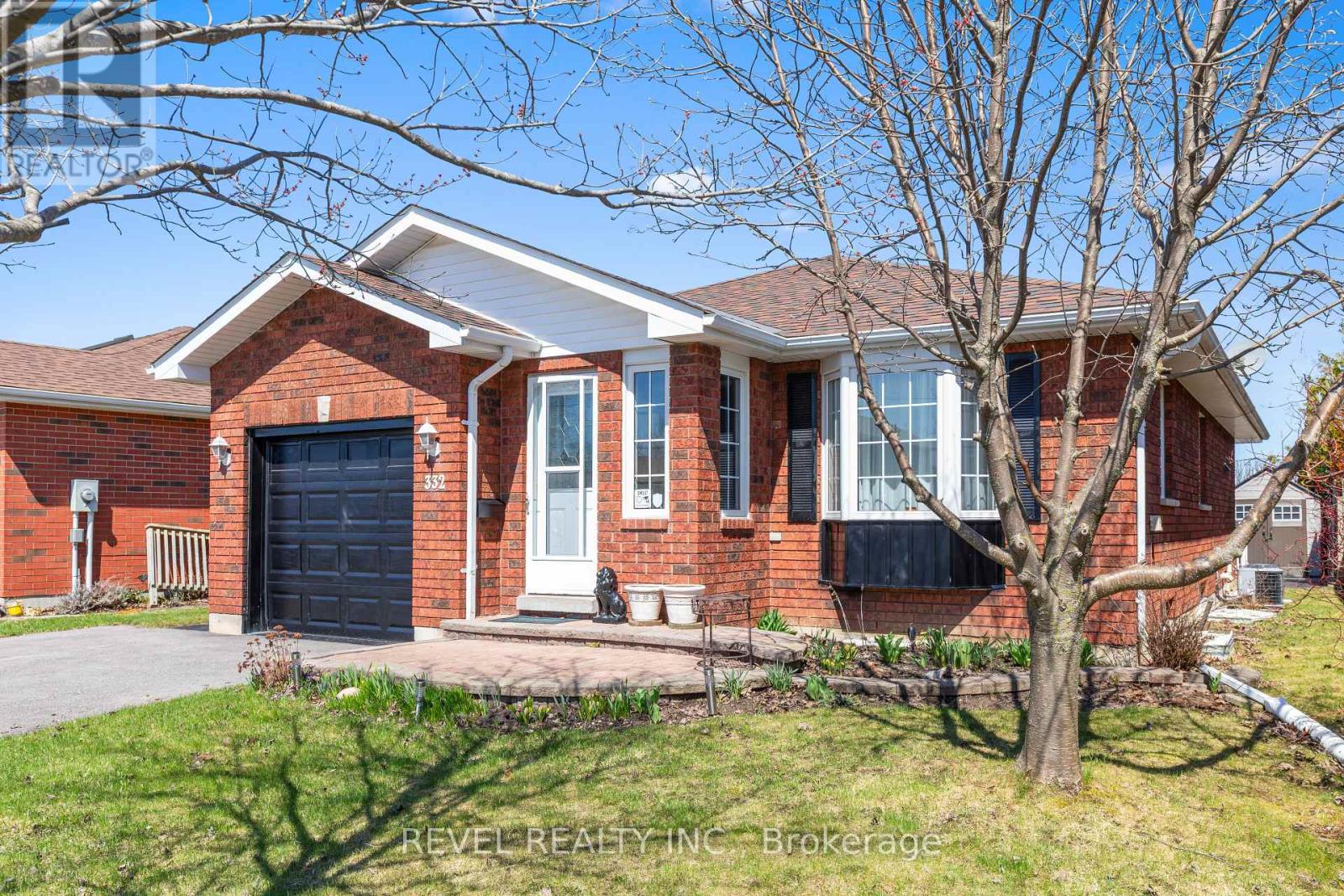 332 MARY STREET W - 2