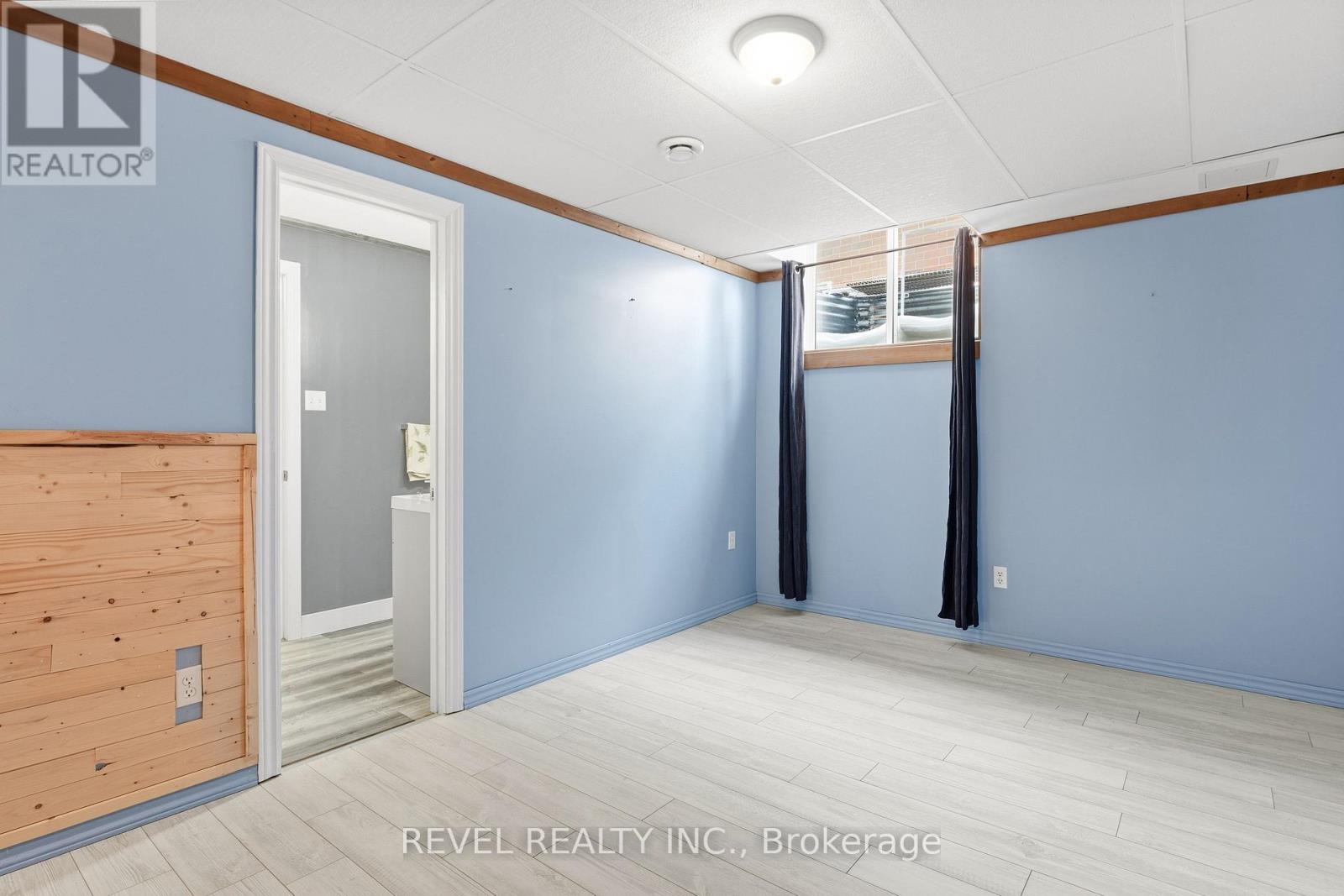 332 MARY STREET W - 36