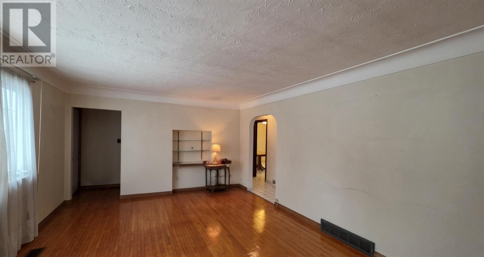 150 WILLOW AVE - 10